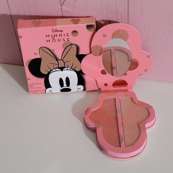 DISNEY MINNIE MOUSE Highlighter Duo Revolution Makeup London Beauty Blush NEW - Picture 2 of 12
